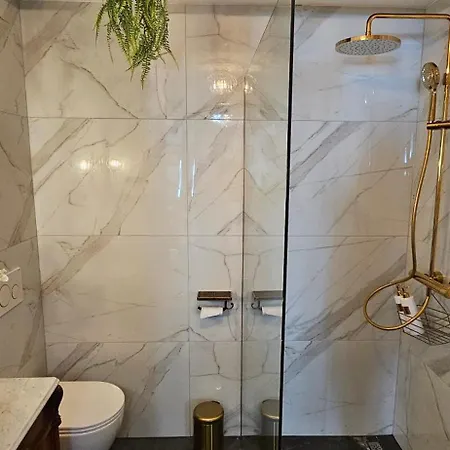 Sisi's Loft - Imperial Charm *