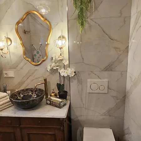 Sisi's Loft - Imperial Charm Daire *