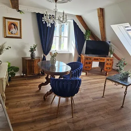 Sisi's Loft - Imperial Charm Daire